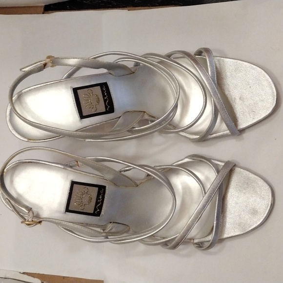 EUC Vintage Nina Silver Strappy 9 Heels Sandals!! - Picture 1 of 10